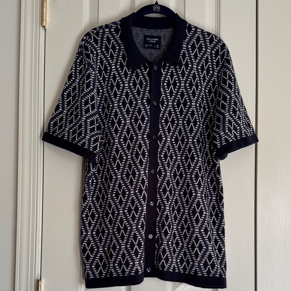 Abercrombie & Fitch Women’s Geometric Knit Button-Up Sweater– Navy/White, Size M